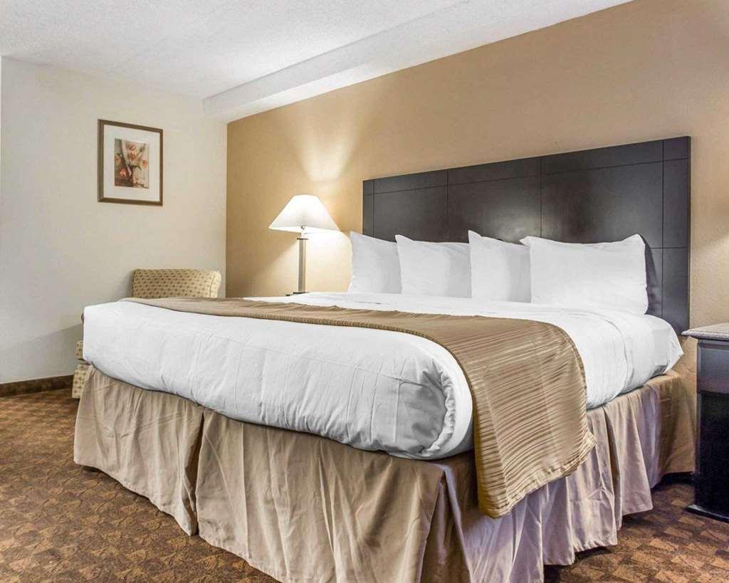 Quality Inn & Suites Coliseum Greensboro Eksteriør billede