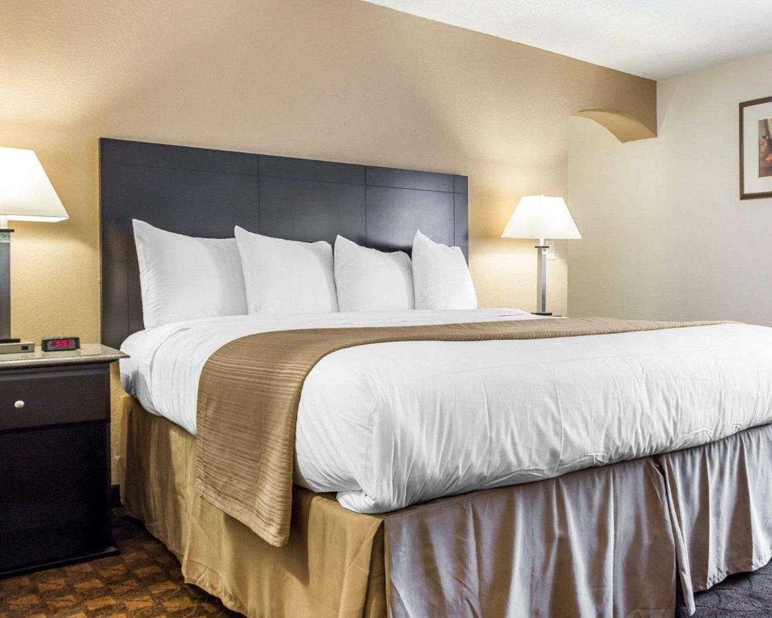Quality Inn & Suites Coliseum Greensboro Eksteriør billede