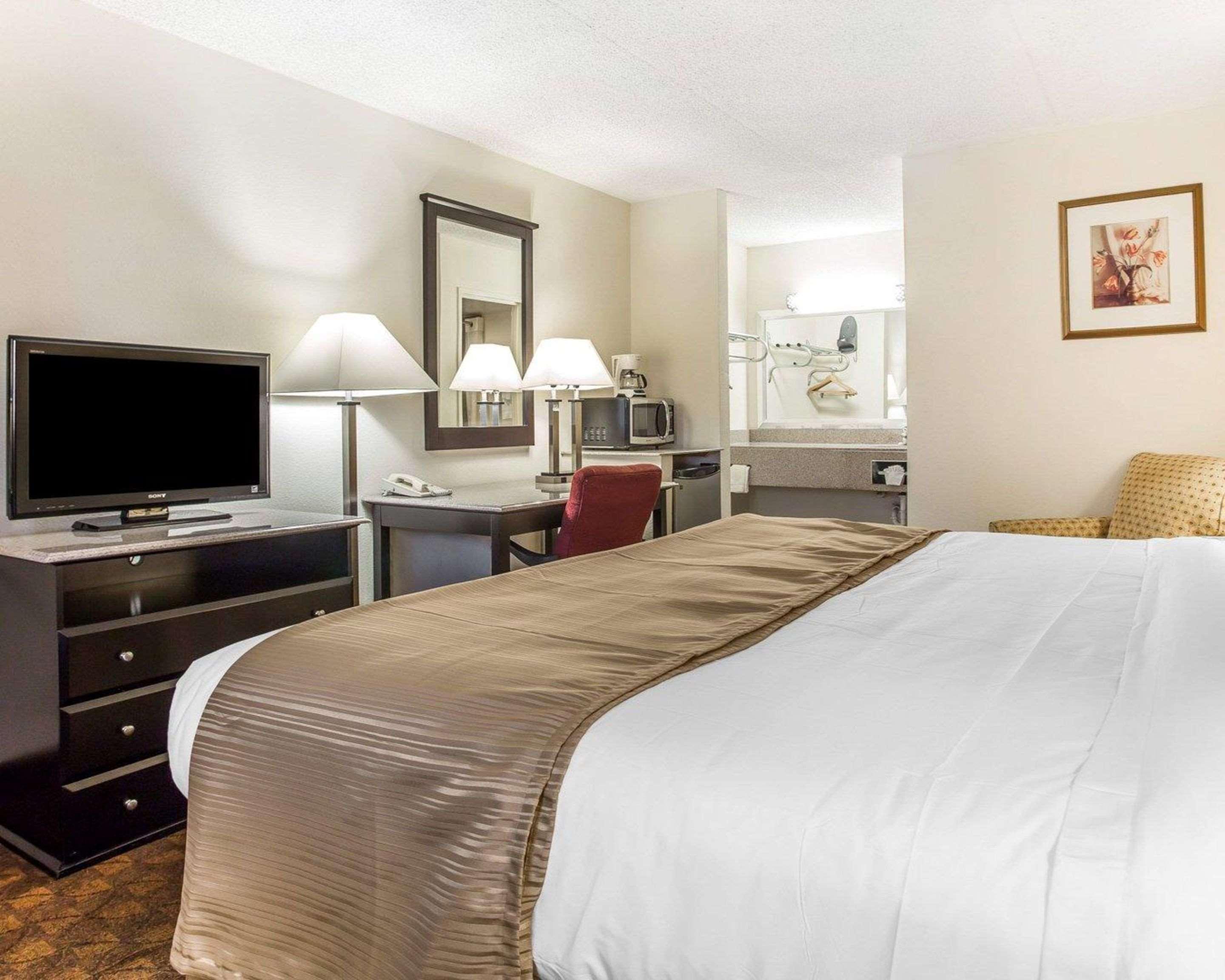 Quality Inn & Suites Coliseum Greensboro Eksteriør billede