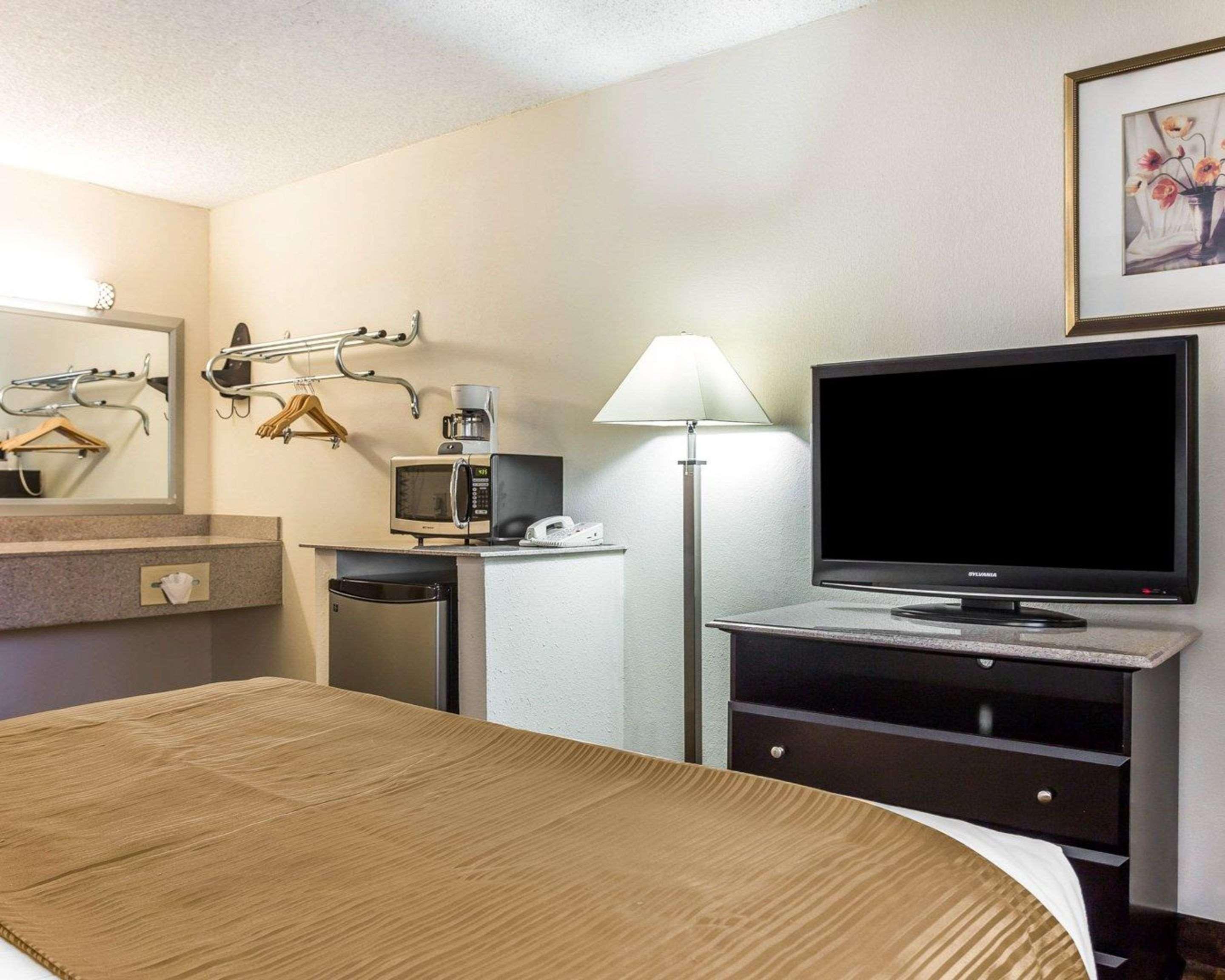 Quality Inn & Suites Coliseum Greensboro Eksteriør billede