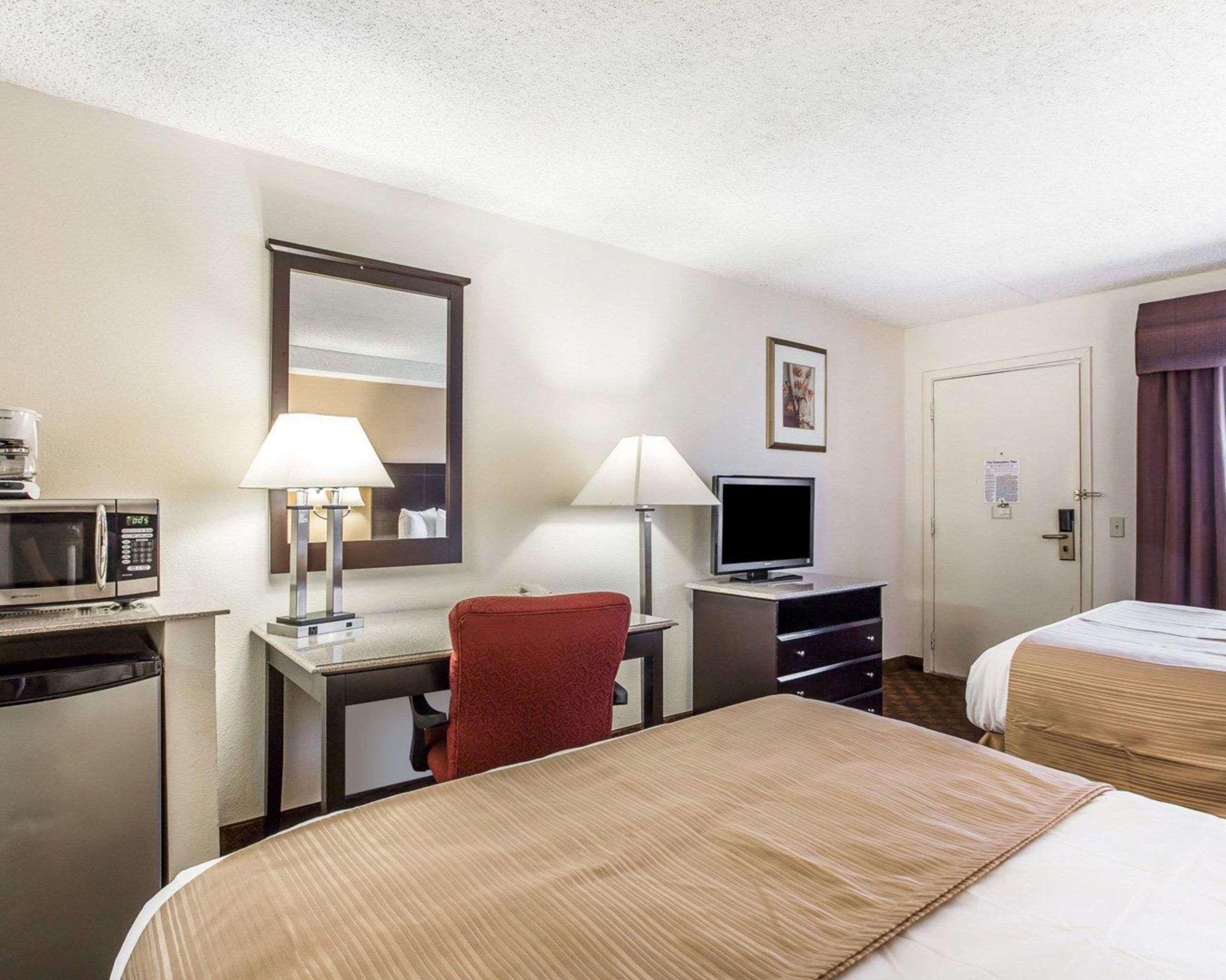 Quality Inn & Suites Coliseum Greensboro Eksteriør billede