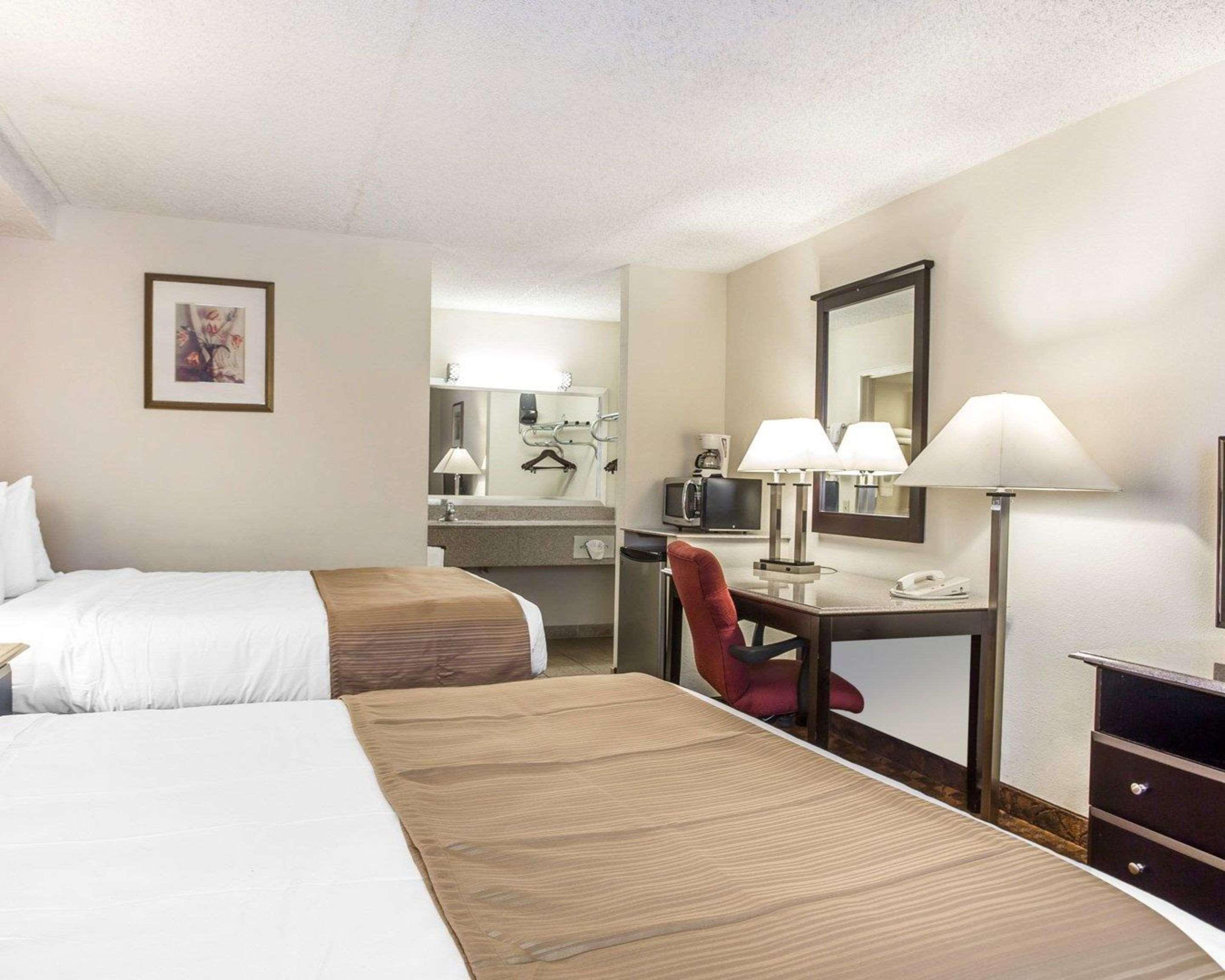 Quality Inn & Suites Coliseum Greensboro Eksteriør billede