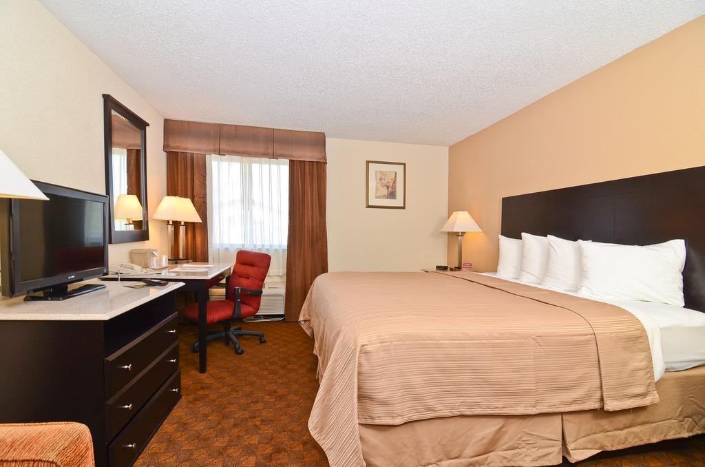 Quality Inn & Suites Coliseum Greensboro Eksteriør billede