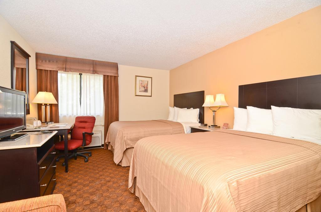 Quality Inn & Suites Coliseum Greensboro Eksteriør billede