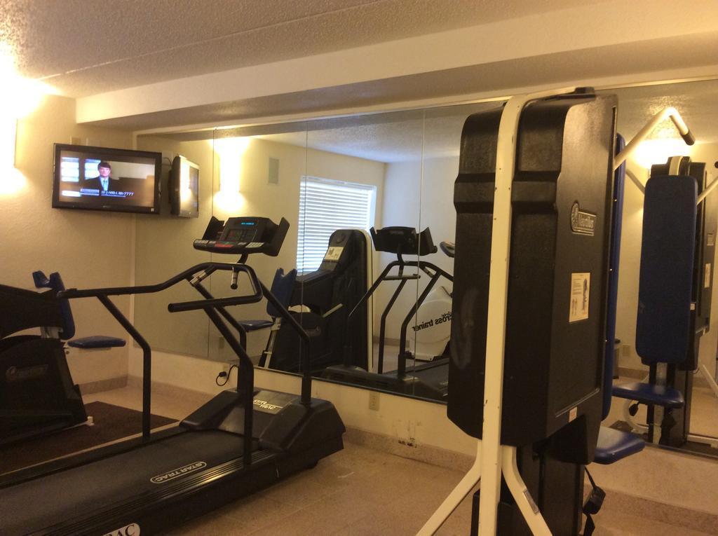 Quality Inn & Suites Coliseum Greensboro Eksteriør billede