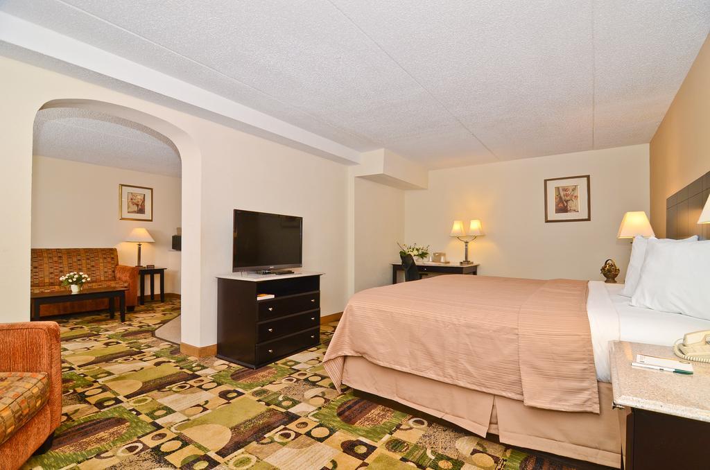 Quality Inn & Suites Coliseum Greensboro Eksteriør billede