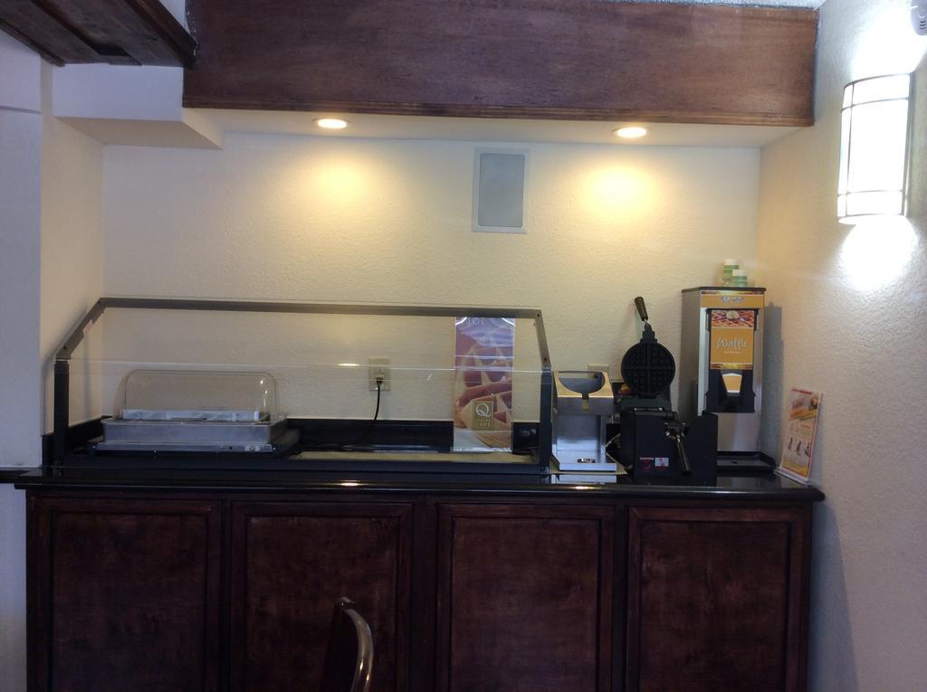 Quality Inn & Suites Coliseum Greensboro Eksteriør billede