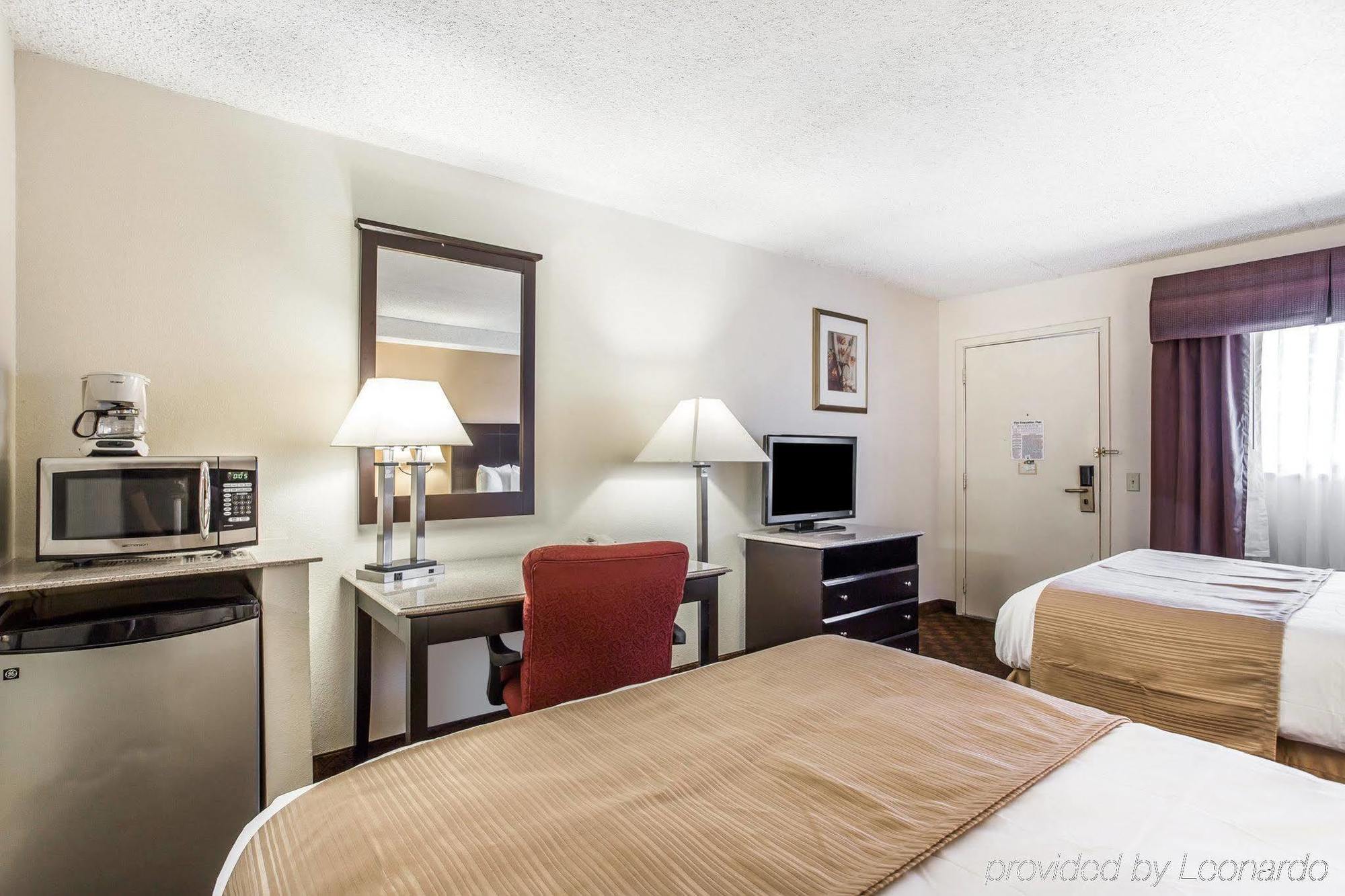 Quality Inn & Suites Coliseum Greensboro Eksteriør billede