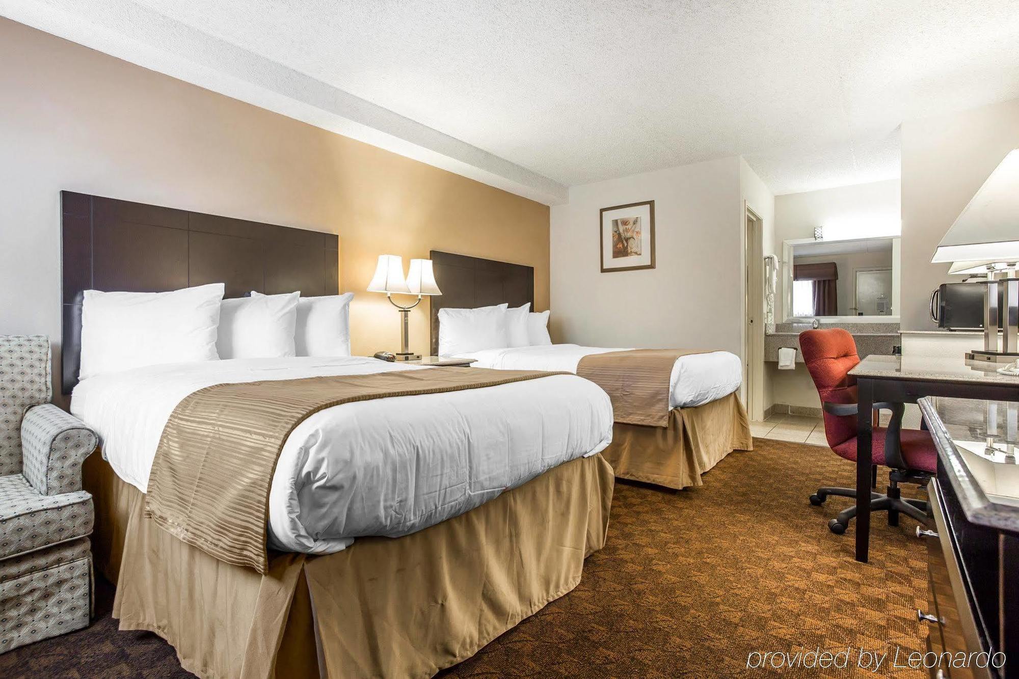 Quality Inn & Suites Coliseum Greensboro Eksteriør billede