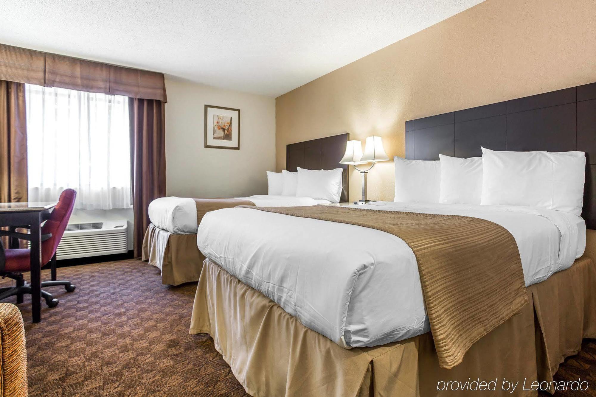 Quality Inn & Suites Coliseum Greensboro Eksteriør billede