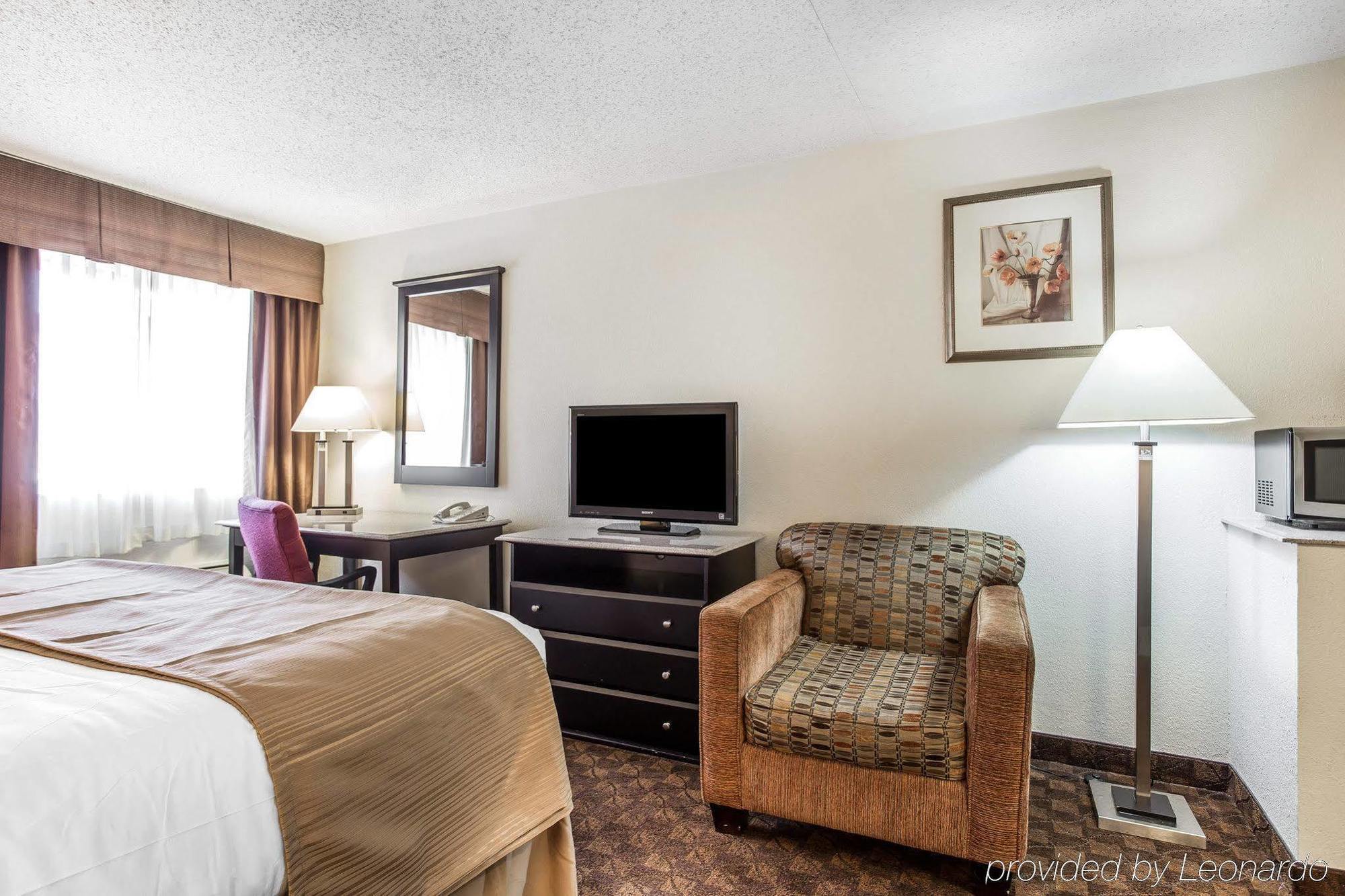 Quality Inn & Suites Coliseum Greensboro Eksteriør billede