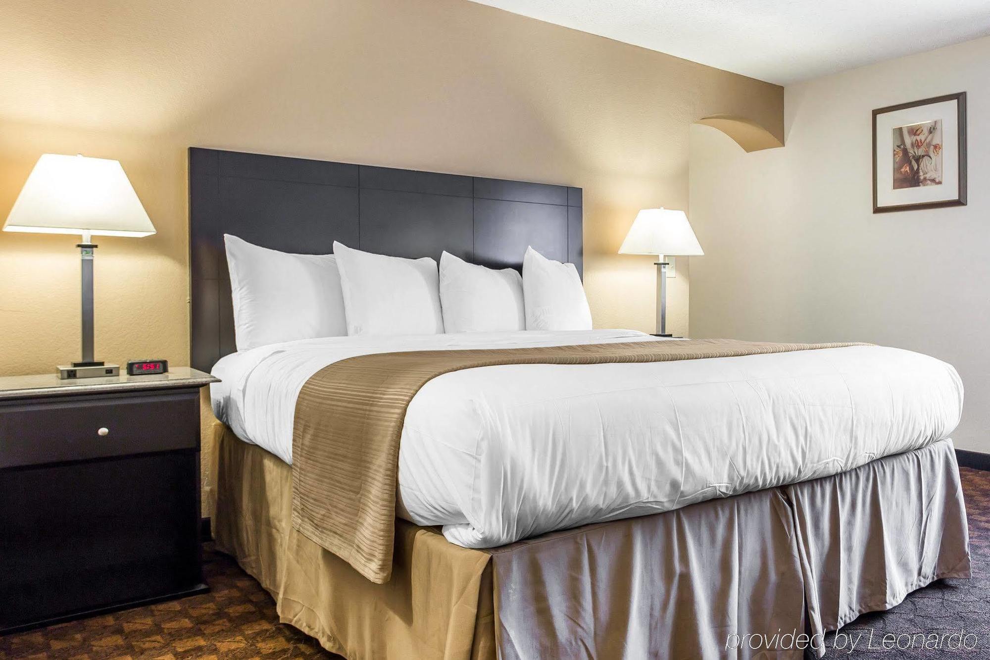 Quality Inn & Suites Coliseum Greensboro Eksteriør billede