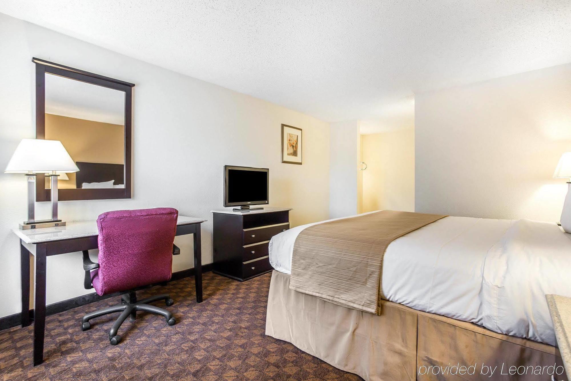 Quality Inn & Suites Coliseum Greensboro Eksteriør billede