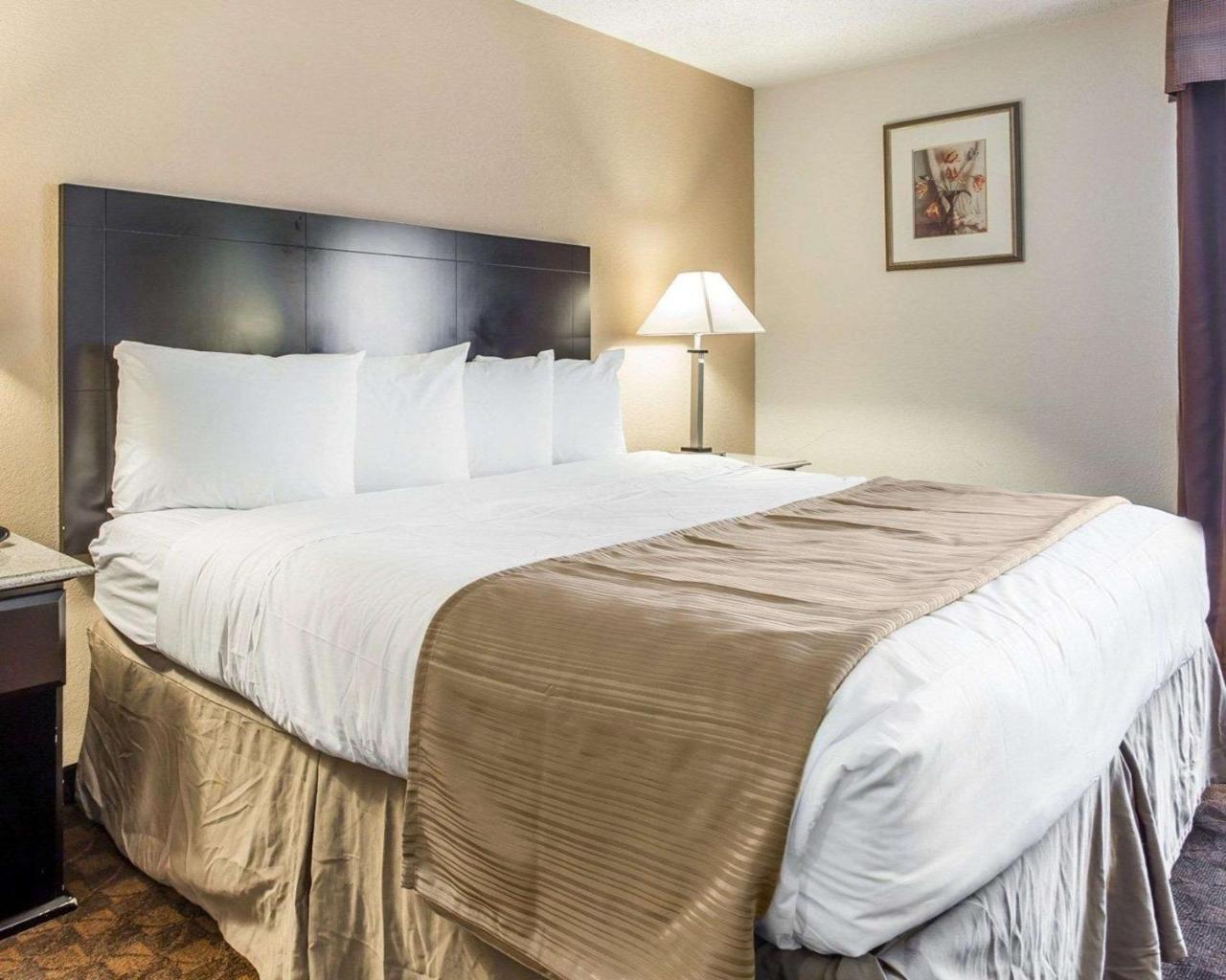 Quality Inn & Suites Coliseum Greensboro Eksteriør billede