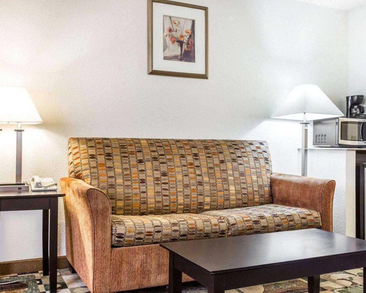 Quality Inn & Suites Coliseum Greensboro Eksteriør billede